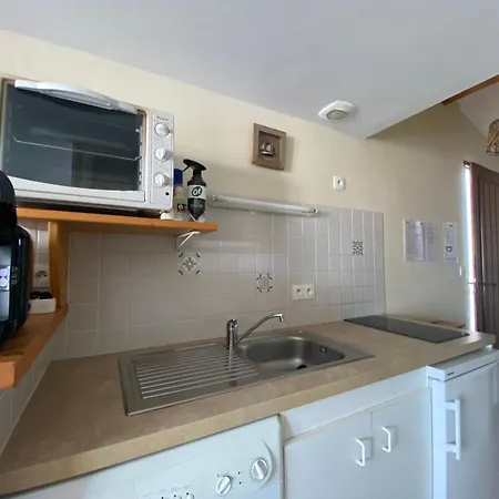 1er Etage Proche Centre-ville, Et Commerces, Balcon, Parking, Wifi Inclus - Fr-1-22-171