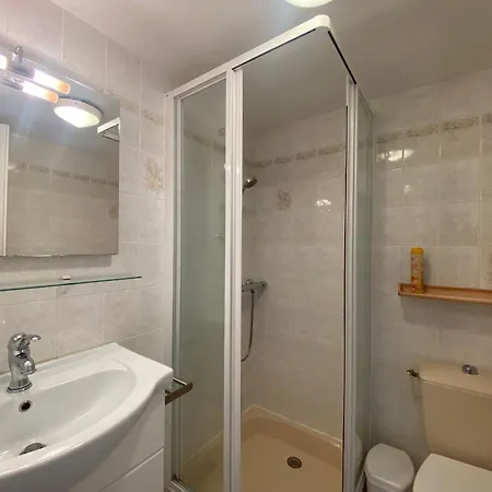 Apartment 1er Etage Proche Centre-ville, Et Commerces, Balcon, Parking, Wifi Inclus - Fr-1-22-171 *