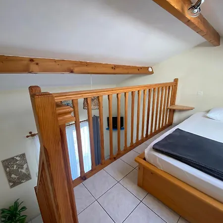 1er Etage Proche Centre-ville, Et Commerces, Balcon, Parking, Wifi Inclus - Fr-1-22-171 *